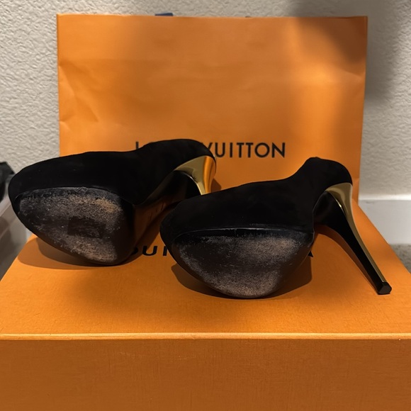 Louis Vuitton “Oh Really” Gold Lock Peep-Toe Heels - Picture 4 of 6